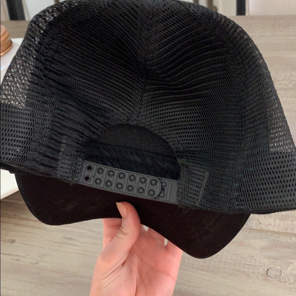 Green Room Hat - Picture 3 of 3